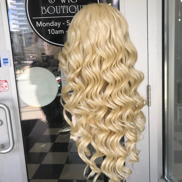 Wig blonde 613 Pretty Curly Beautiful Long Wig - Picture 4 of 8